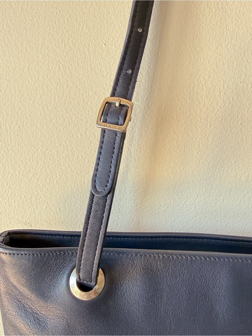Vintage classic 1998 Coach Bucket Slim Shoulder Bag / Tote (Style No. 4243) - Picture 3 of 8